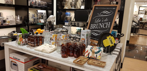 Shopping Mall «The Shops at Wisconsin Place», reviews and photos, 5310 Western Avenue Northwest, Chevy Chase, MD 20815, USA