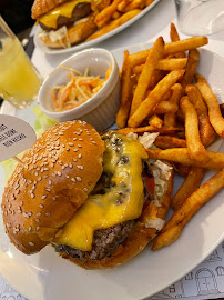 Hamburger du Restaurant américain Brooklyn Café Saint-Ferdinand à Paris - n°14
