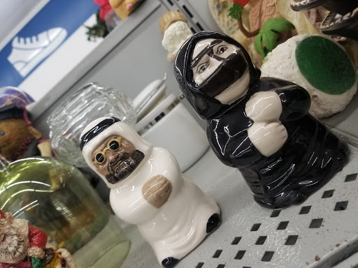 Thrift Store «Family Thrift Store», reviews and photos, 2527 W Cermak Rd, Chicago, IL 60608, USA