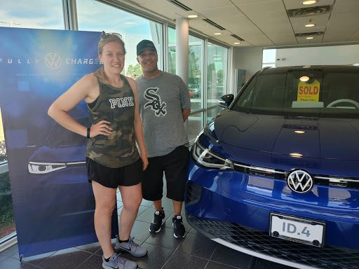 Volkswagen Dealer «Gurnee Volkswagen», reviews and photos, 6301 W Grand Ave, Gurnee, IL 60031, USA