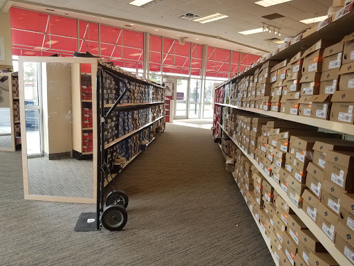 Shoe Store «Famous Footwear», reviews and photos, 3282 N John Young Pkwy, Kissimmee, FL 34741, USA