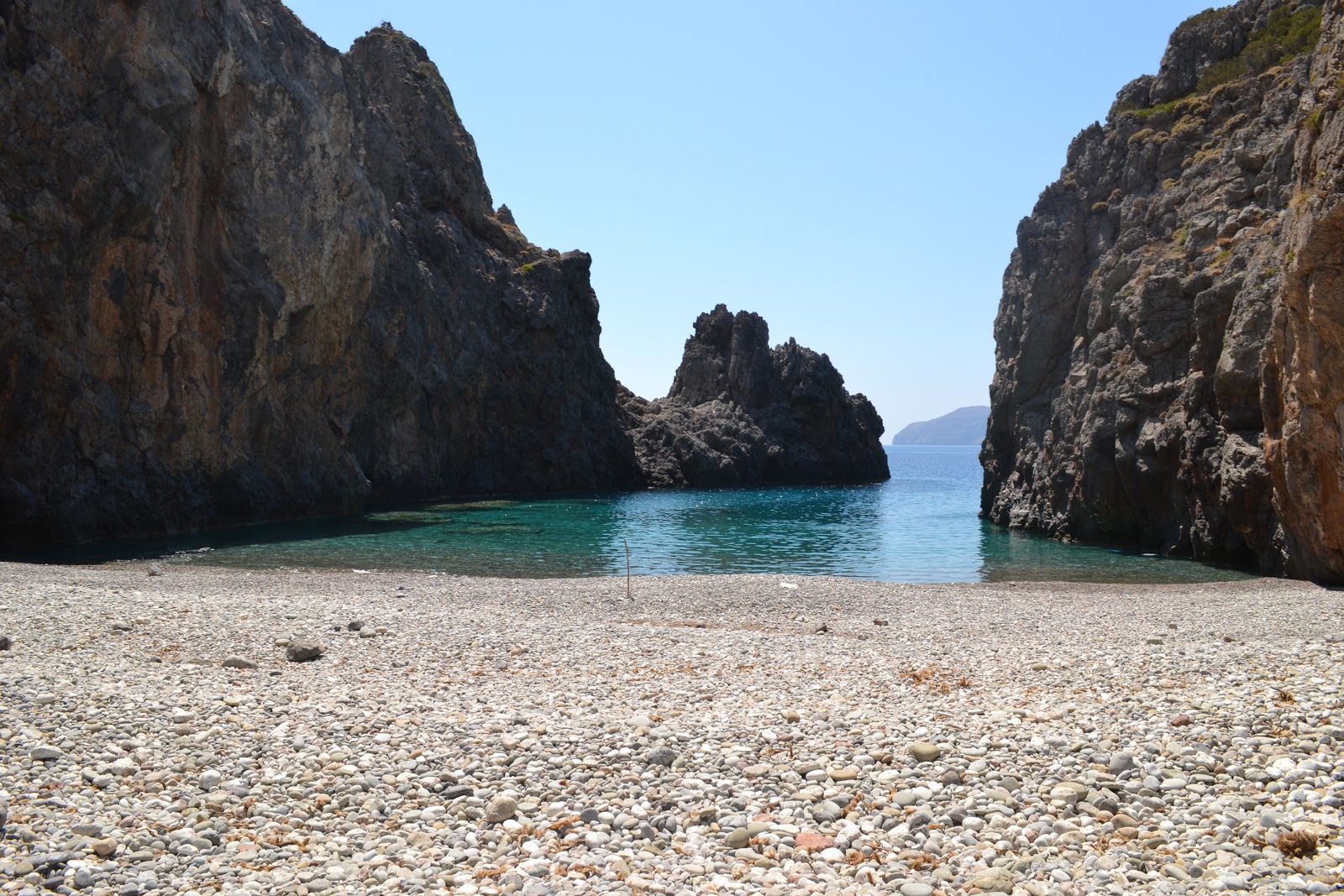Photo de Kiriakoulou beach avec petite baie