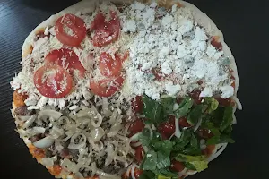 Pizzería Muzza image