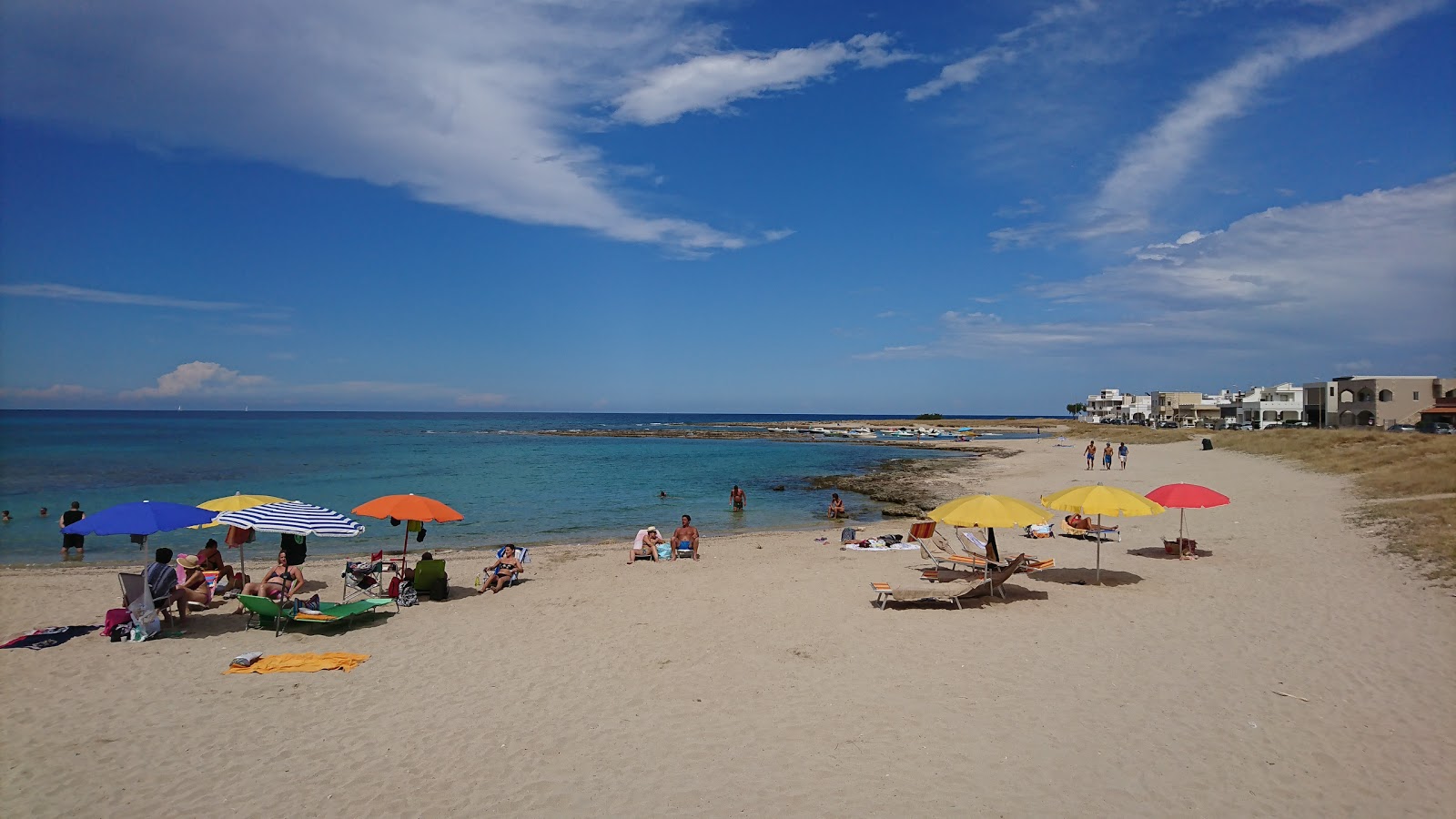 Spiaggia dei Camerini'in fotoğrafı parlak kum yüzey ile