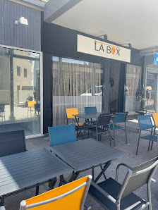 Restaurant La Box - Pastas, Crêpes et Salon de thé - 12 Rue Serge Mauroit, 38090 Villefontaine, France