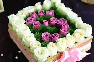 Flower Aura - Flower and Cakes : Vadodara image