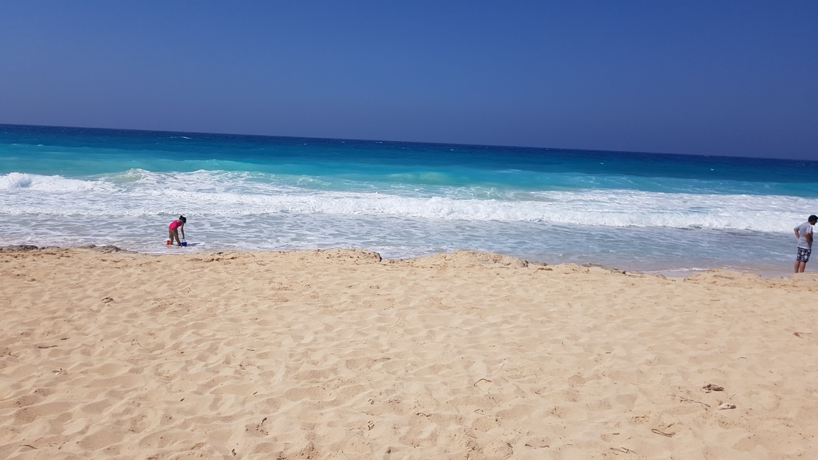 Canaria Beach'in fotoğrafı - rahatlamayı sevenler arasında popüler bir yer