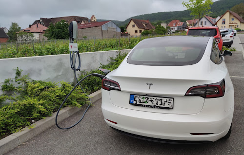 Borne de recharge de véhicules électriques Tesla Destination Charger Vœgtlinshoffen