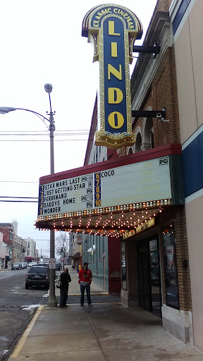 Movie Theater «Lindo Theatre: Classic Cinemas», reviews and photos, 115 S Chicago Ave, Freeport, IL 61032, USA