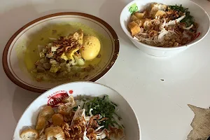 Bubur Ayam dan Lontong Sayur Khas Jakarta Bang Agus image