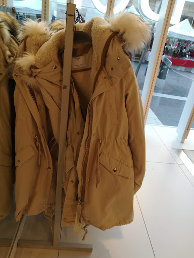 Stores to buy women's parka Naples