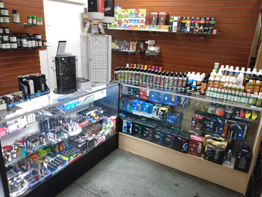 Tobacco Shop «Green Leaf Tobacco Shop», reviews and photos, 1310 W Roger Rd, Tucson, AZ 85705, USA