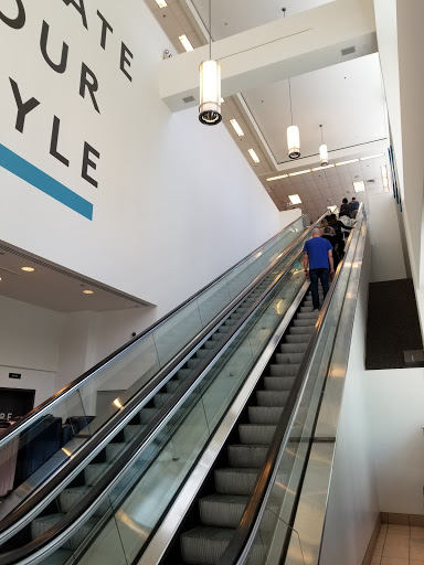 Department Store «Nordstrom Rack Chicago Avenue», reviews and photos, 101 E Chicago Ave, Chicago, IL 60611, USA