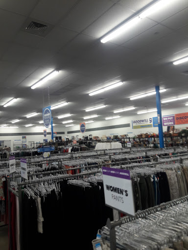 Thrift Store «Thunderbird & Dysart Goodwill Retail Store & Donation Center», reviews and photos, 13055 W Thunderbird Rd, El Mirage, AZ 85335, USA
