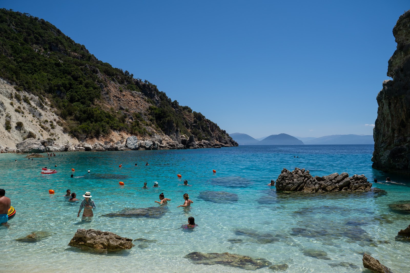 Foto van Agiofili Strand voorzieningenruimte