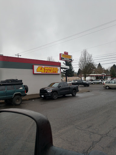 Truck Accessories Store «4 Wheel Parts - Portland - South Tabor», reviews and photos, 2700 SE 82nd Ave, Portland, OR 97266, USA