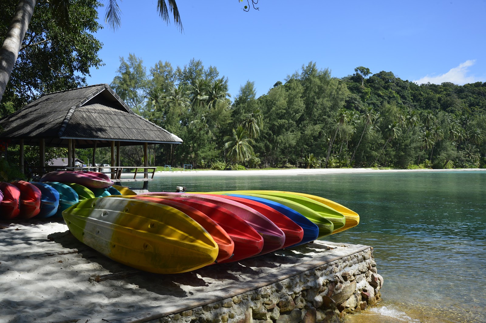 Foto de Khlong Yai Kee Beach - lugar popular entre os apreciadores de relaxamento