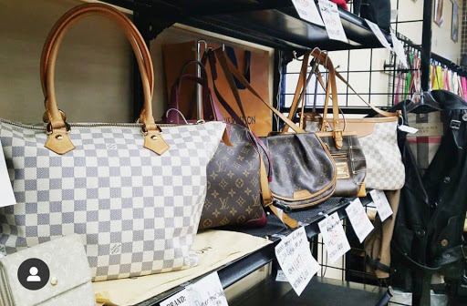 Used Clothing Store «Clothes Mentor Arlington Heights», reviews and photos, 862 W Dundee Rd, Arlington Heights, IL 60004, USA