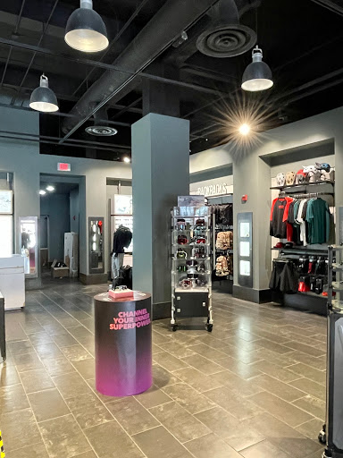 Sunglasses Store «Oakley Store», reviews and photos, 603 Lincoln Rd #100, Miami Beach, FL 33139, USA