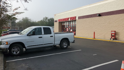 Tire Shop «Discount Tire Store - Ocala, FL», reviews and photos, 2701 SW College Rd #800, Ocala, FL 34474, USA