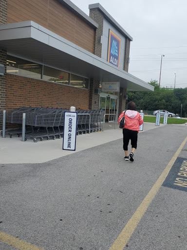 Supermarket «ALDI», reviews and photos, 7020 S Cicero Ave, Bedford Park, IL 60638, USA