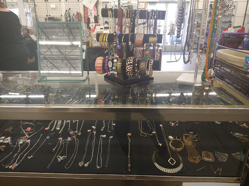 Thrift Store «St. Vincent de Paul - Q Street Thrift Store», reviews and photos, 199 Q St, Springfield, OR 97477, USA