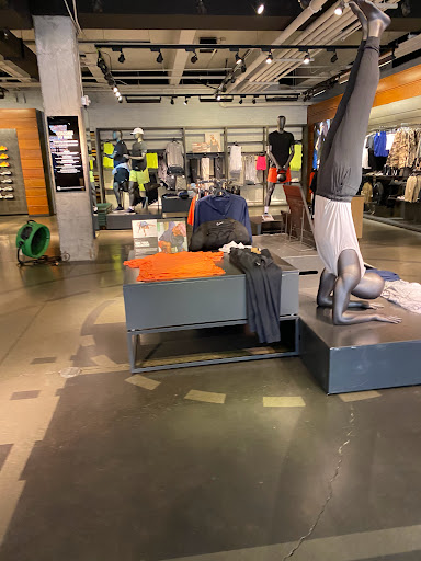 Clothing Store «Nike Portland», reviews and photos, 638 SW 5th Ave, Portland, OR 97201, USA