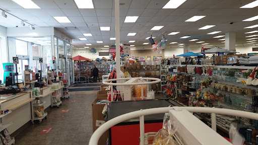 Home Goods Store «Home Goods», reviews and photos, 3 Main St, Edgewater, NJ 07020, USA