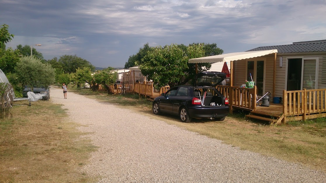 Camping Font Neuve à Malemort-du-Comtat