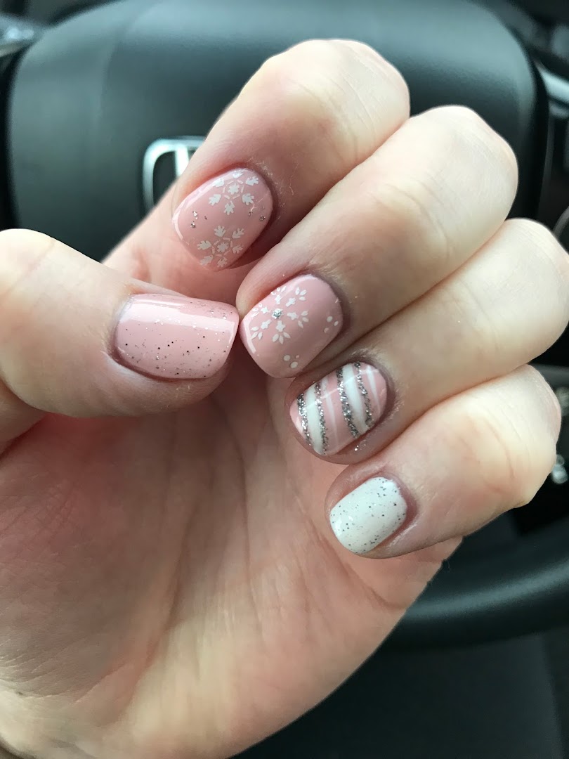 Lily's Nails