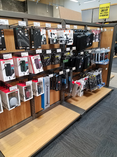 Camping Store «REI», reviews and photos, 8490 Castleton Corner Dr, Indianapolis, IN 46250, USA