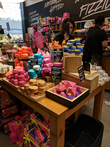 Cosmetics Store «Lush Handmade Cosmetics», reviews and photos, 199 Boylston St, Chestnut Hill, MA 02467, USA