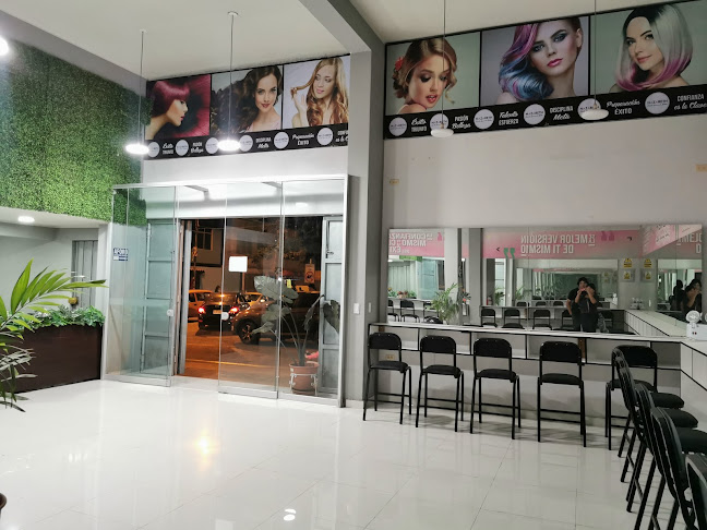 Comentarios y opiniones de Nazareth Escuela de Cosmetologia y Estilismo Profesional Cursos de Belleza Curso de Cosmetologia en Lima