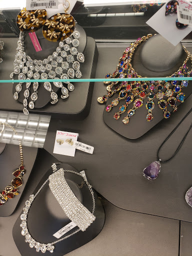 Department Store «T.J. Maxx & HomeGoods», reviews and photos, 4890 Integrity Way, Appleton, WI 54913, USA