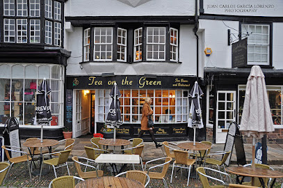 Eat On The Green - 2 Cathedral Cl, Exeter EX1 1EZ, United Kingdom