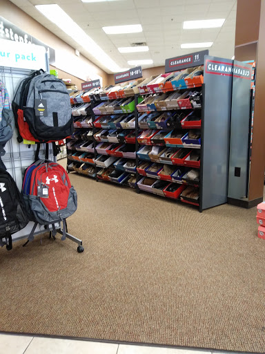Shoe Store «Famous Footwear», reviews and photos, 14929 Florence Trail, Apple Valley, MN 55124, USA
