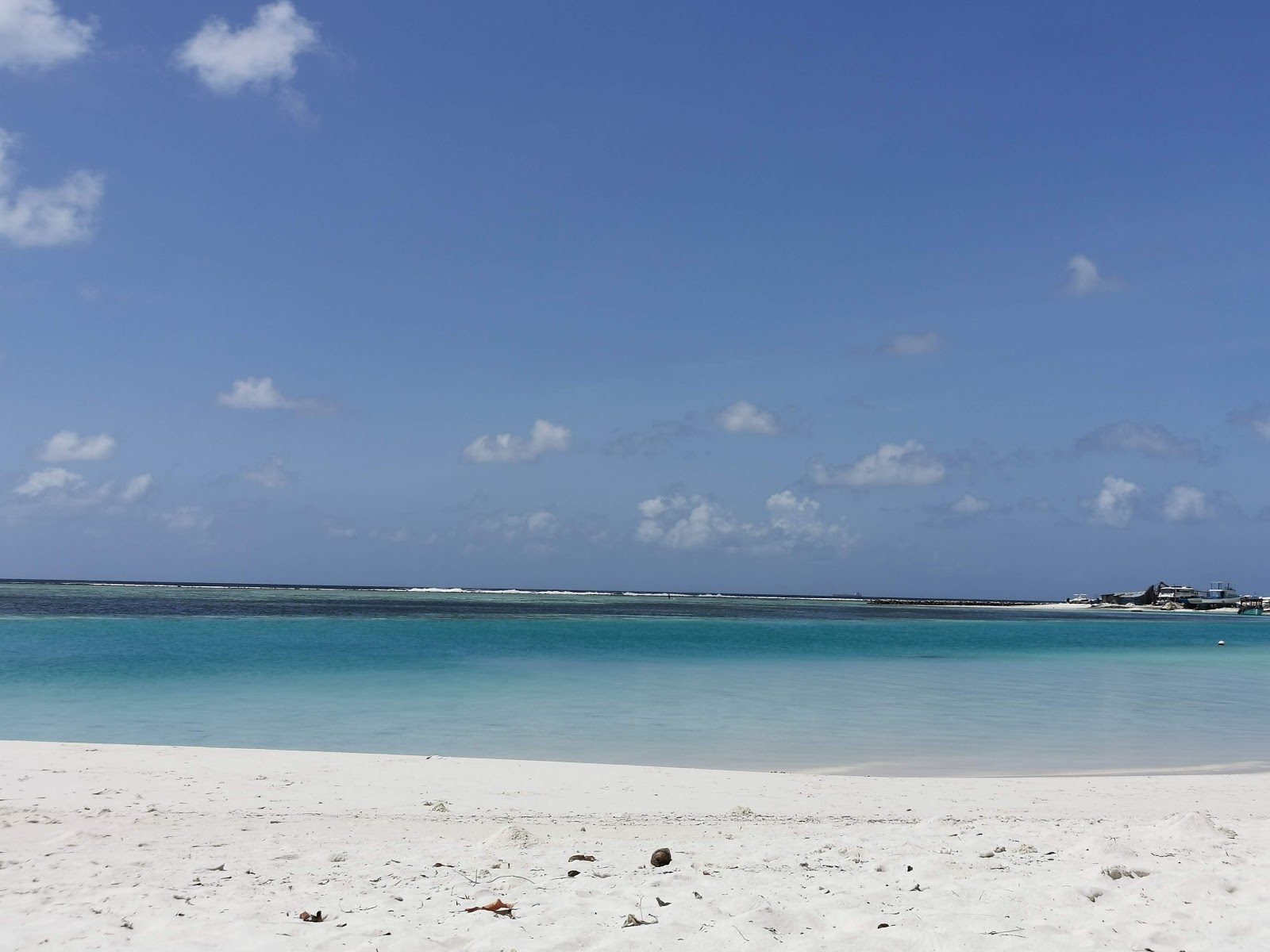 Foto de Dhiffushi Kite Beach com alto nível de limpeza