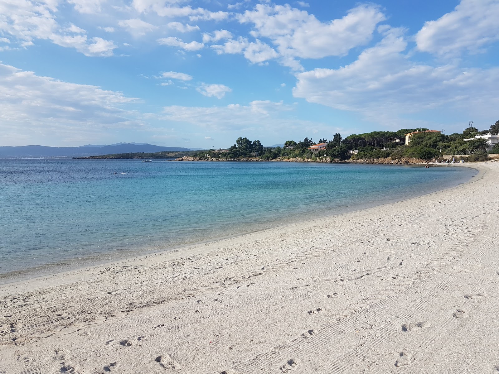 Foto von Pellicano Strand mit beiger sand Oberfläche