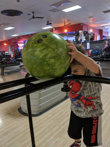 Bowling Alley «Brunswick Zone Niles Lanes», reviews and photos, 7333 N Milwaukee Ave, Niles, IL 60714, USA