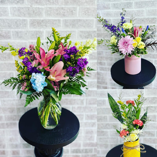 Florist «Lundstrom Florist», reviews and photos, 1709 E 3rd St, Sterling, IL 61081, USA