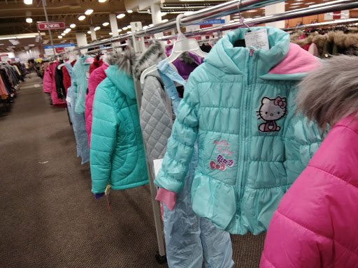 Clothing Store «Burlington Coat Factory», reviews and photos, 6875 Southland Dr, Middleburg Heights, OH 44130, USA