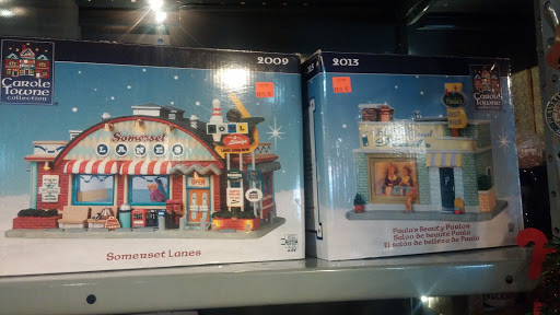 Thrift Store «Thrifty Nickel Tampa Thrift Store Re-Sale», reviews and photos, 7706 W Hillsborough Ave, Tampa, FL 33615, USA