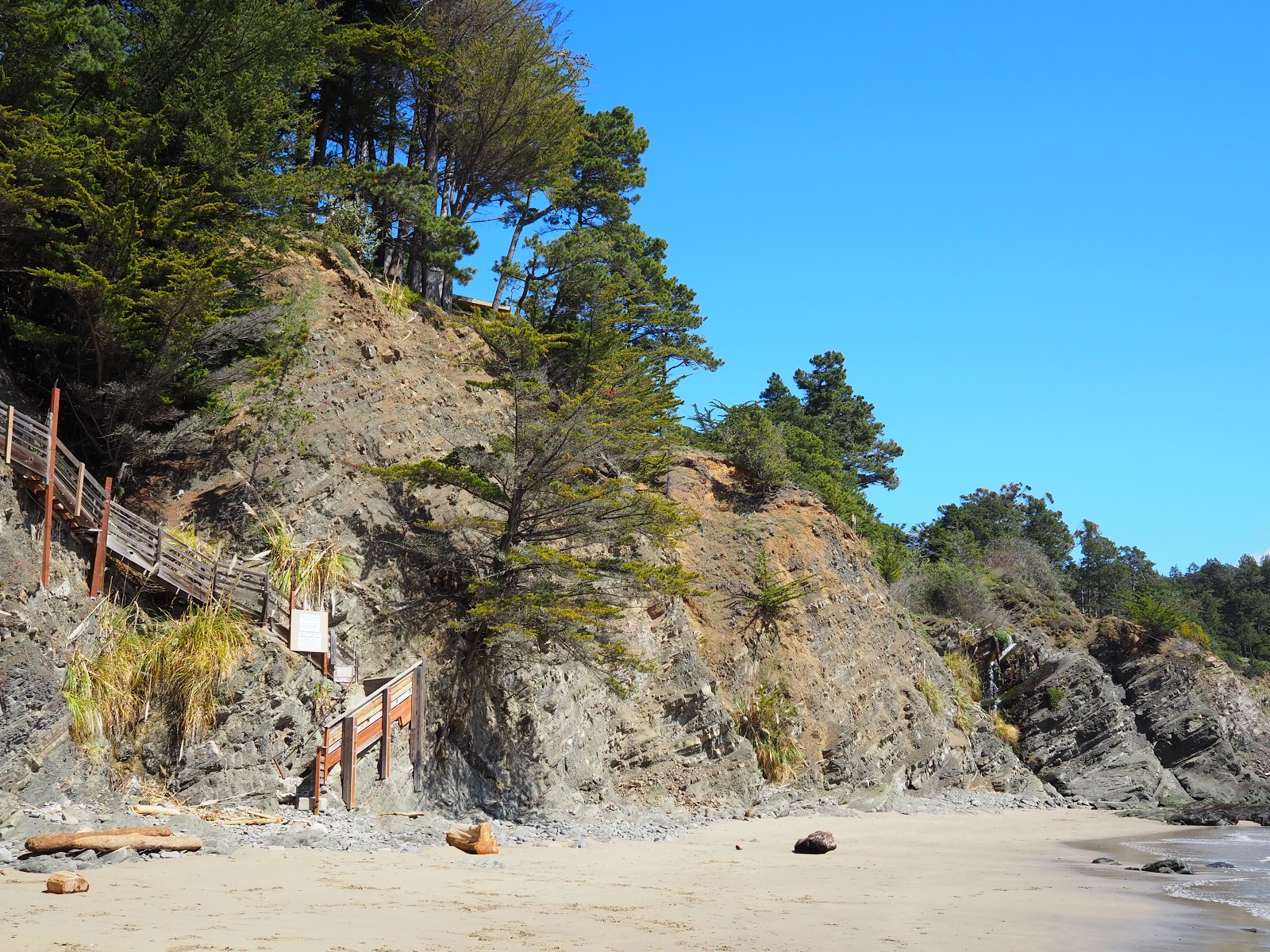 Photo of Fish Rock Beach and the settlement