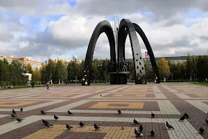 Monument Trudovomu Podvigu Neftyanikov image