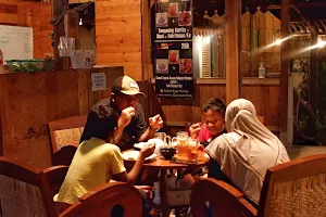 Kedai kopi meleks image