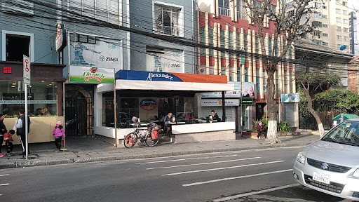 Knife and fork breakfasts in La Paz