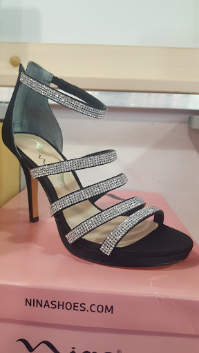 Shoe Store «DSW Designer Shoe Warehouse», reviews and photos, 840 Ernest W Barrett Pkwy NW, Kennesaw, GA 30144, USA