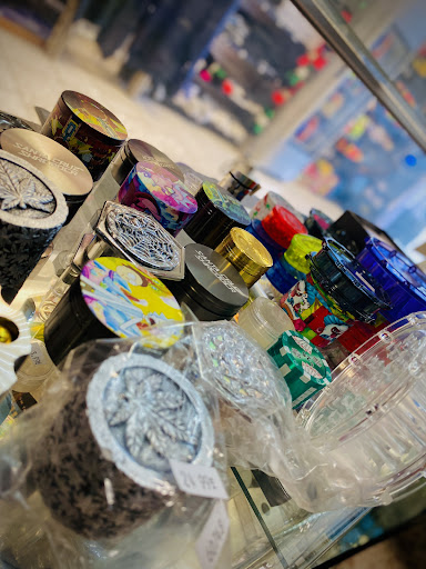 Tobacco Shop «Platinum Smoke Shop», reviews and photos, 5901 Mission St, San Francisco, CA 94112, USA