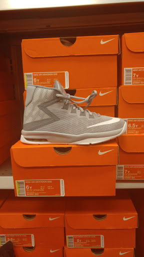 Shoe Store «Shoe Carnival», reviews and photos, 3408 S Glenstone Ave, Springfield, MO 65804, USA