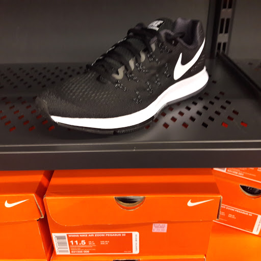 Sporting Goods Store «Nike Factory Store», reviews and photos, 1 Outlet Blvd #600, Wrentham, MA 02093, USA